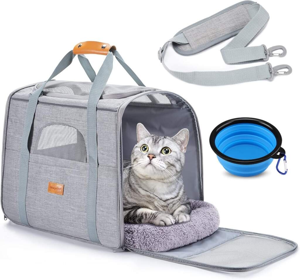 Morpilot Sac de Transport pour Chat et Chien approuvé par Les compagnies aériennes avec bandoulière réglable, Tapis Amovible, gamelle (Chat Max 43,9 x 31 x 34 cm, Gris Clair)